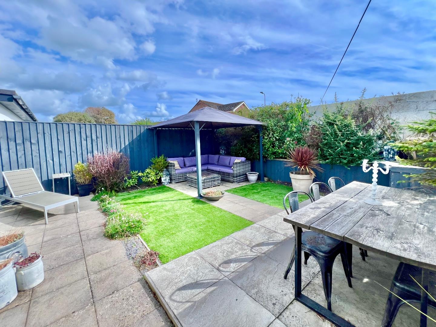 West End Avenue, Porthcawl, Bridgend County Borough, CF36 3NF